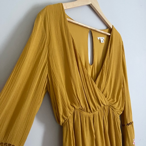 Flowy Romper with Stitch Detailing - Picture 2 of 7